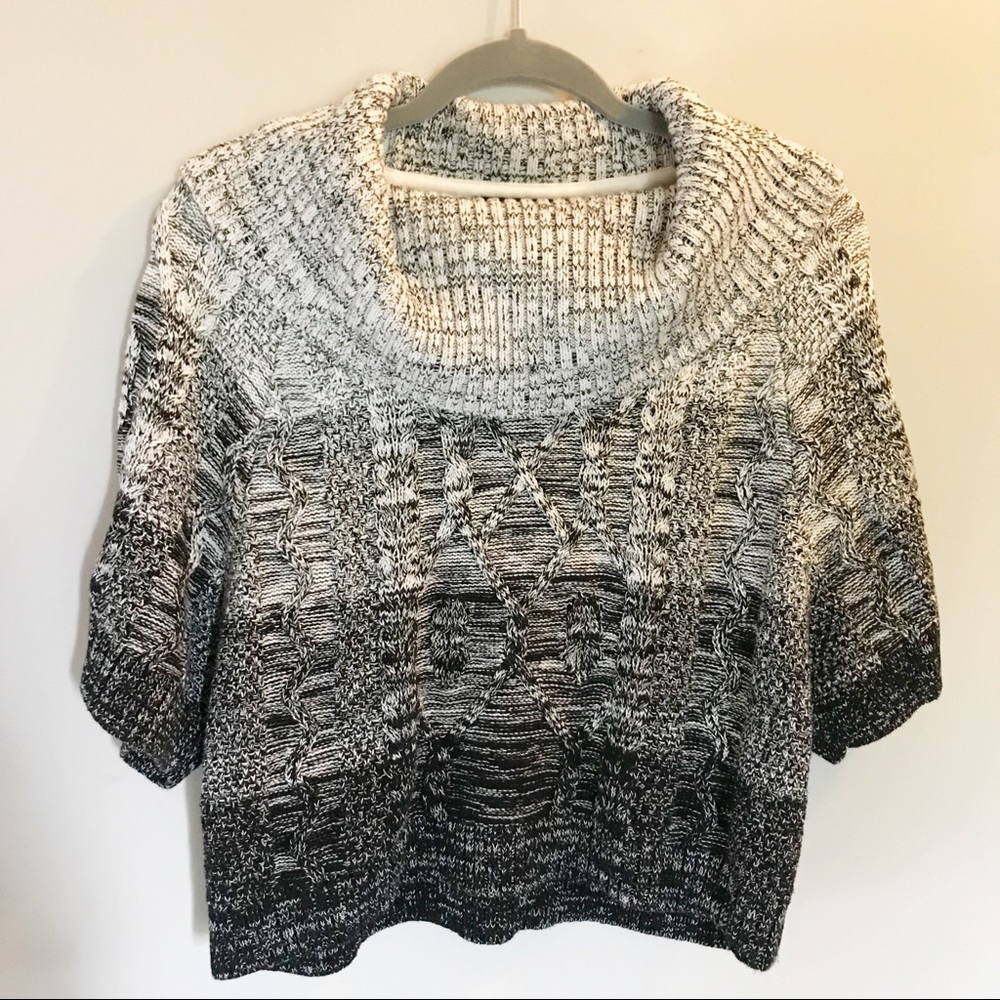 🛍White House Black Market Ombré Sweater